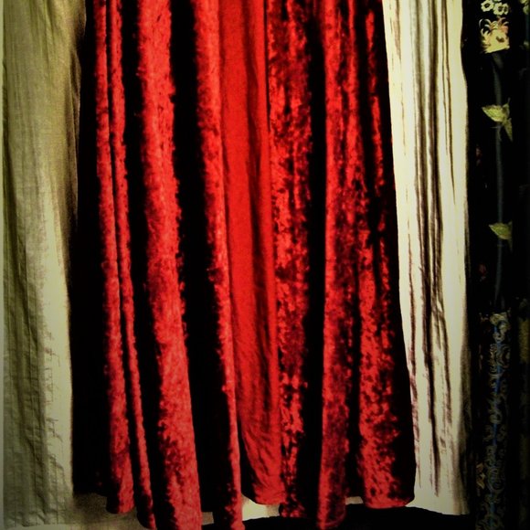 LONG RED HOODED VELOUR CAPE 14-16 - Picture 3 of 4